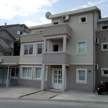 Apartments Grubor Будва Екстер'єр фото