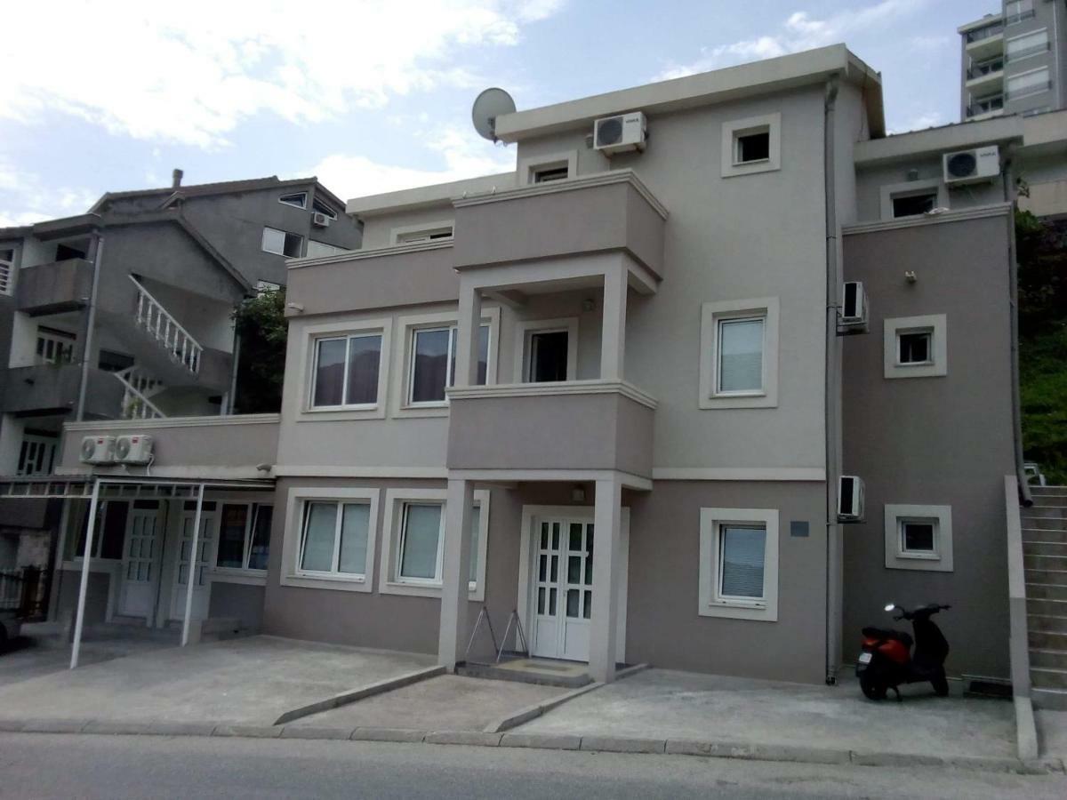 Apartments Grubor Будва Екстер'єр фото