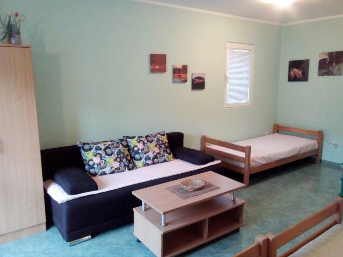 Apartments Grubor Будва Екстер'єр фото