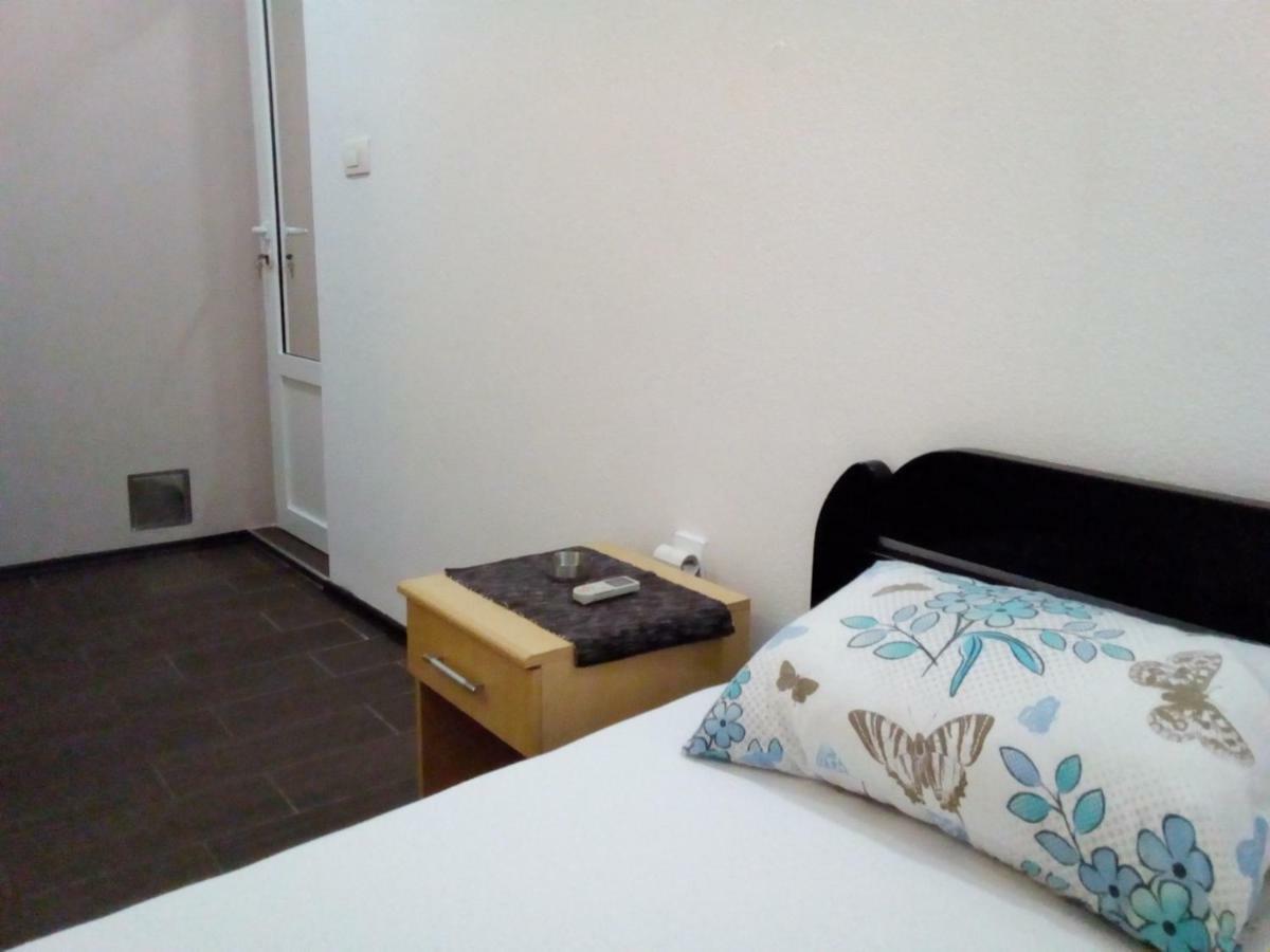 Apartments Grubor Будва Екстер'єр фото